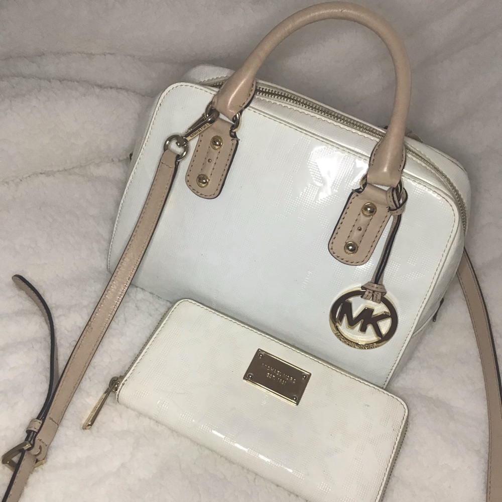 ❌🚫SOLD🚫❌Michael Kors White Bag and Wallet Set
